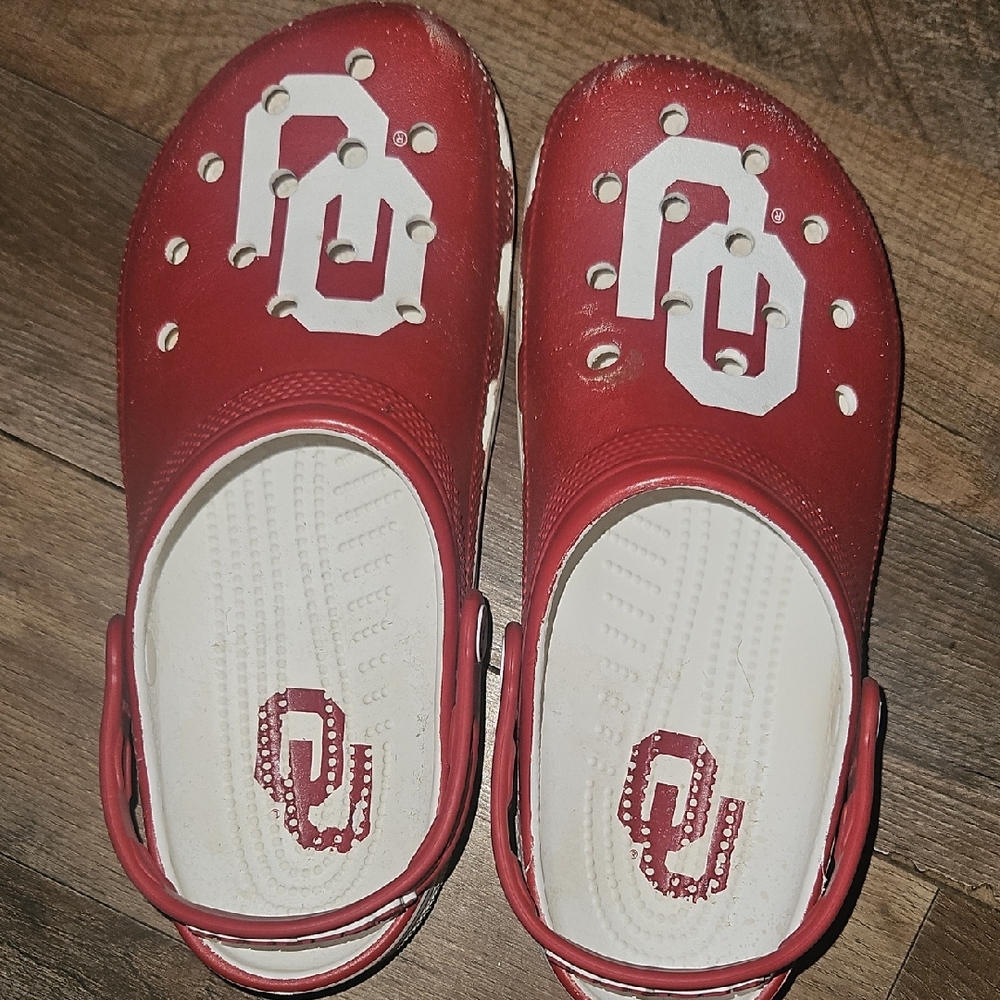 CROCS Red Sooners with Logo
